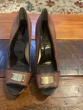 Michael Kors Brown Leather Peep-Toe Heels with Gold Plaque